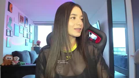 Snapshot of julidavila chatting on 03.02.26 Jeimy Help me to reach 100 thumbs up online show from 03.02.26