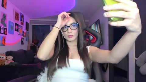 Jeimy Help me to reach 100 thumbs up online show from 03.30.26