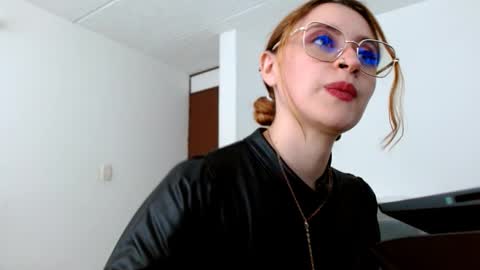 Snapshot of julie_autmn_ chatting on 03.01.26 yules online show from 03.01.26