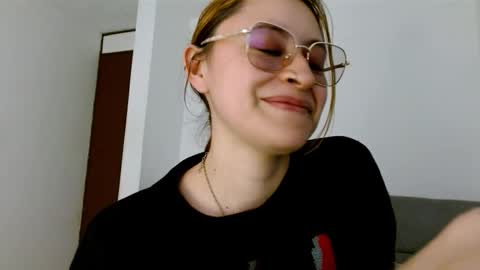 Snapshot of julie_autmn_ chatting on 03.07.26 yules online show from 03.07.26
