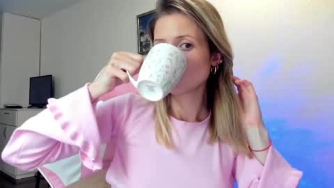 Julie online show from 09.22.25