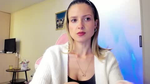 Julie online show from 10.19.25