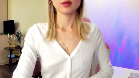 Julie online show from 11.05.25