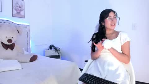 juliee_ross online show from 04.30.26