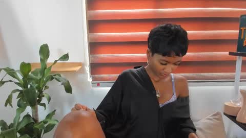 Juli online show from 10.14.25