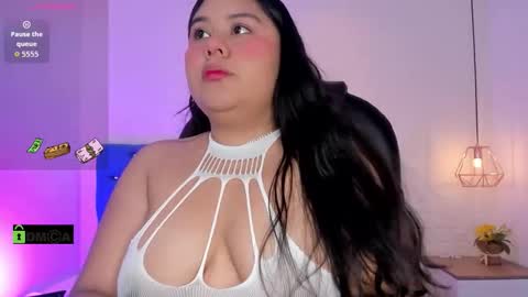 Snapshot of julieta_miller01 chatting on 11.17.25 Julieta Mille online show from 11.17.25