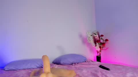 Julie  independent model  online show from 01.31.25