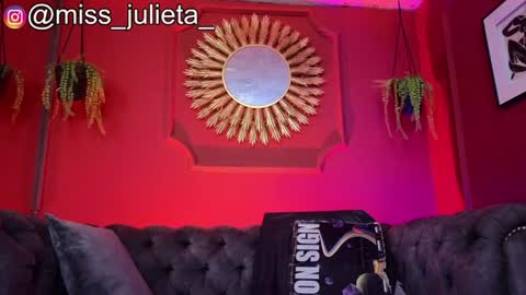 Snapshot of julieta_russell chatting on 06.25.26 Julieta online show from 06.25.26