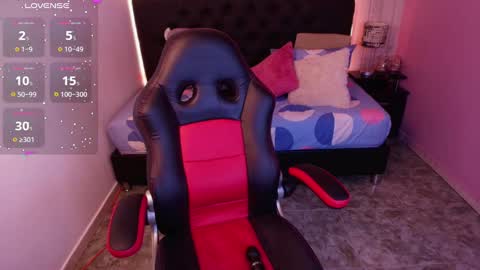 Snapshot of julieth_love_ chatting on 11.18.25 Julieth online show from 11.18.25