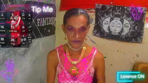 Snapshot of julieth_wolf chatting on 10.30.25 Julieth Wolf online show from 10.30.25