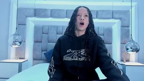 Hi guys It is a pleasure to have you here I am Julieta  online show from 09.13.25