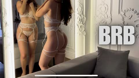 Snapshot of juliette_junson chatting on 02.01.25 Julie online show from 02.01.25