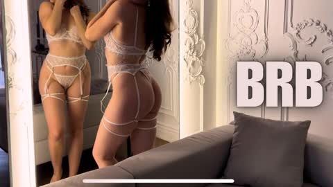 Snapshot of juliette_junson chatting on 03.01.25 Julie online show from 03.01.25