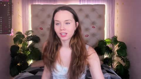 Snapshot of juliette_junson chatting on 03.06.25 Julie online show from 03.06.25