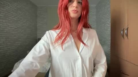 Snapshot of julietterosie chatting on 12.15.24 Rose online show from 12.15.24