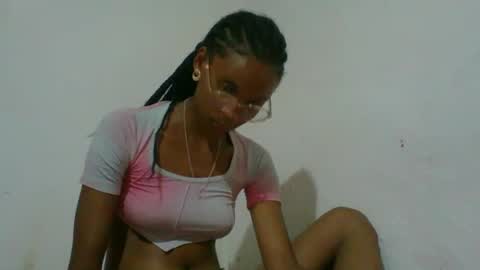Snapshot of juliexexy chatting on 02.10.25 juliexexy online show from 02.10.25