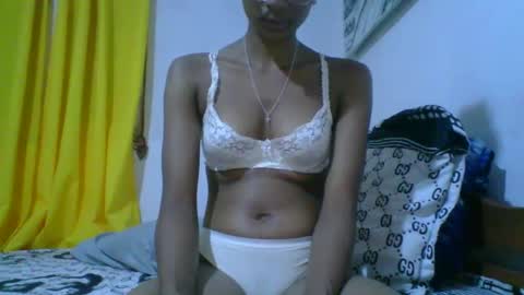 Snapshot of juliexexy chatting on 02.25.25 juliexexy online show from 02.25.25