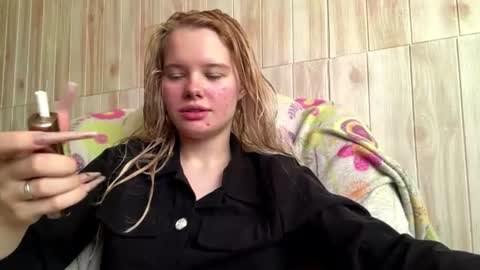 Snapshot of juligwartney chatting on 07.06.26 Malin online show from 07.06.26