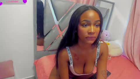 Snapshot of julitpink chatting on 06.15.26 julitpink online show from 06.15.26