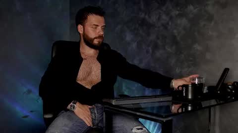 JULiUS   online show from 11.04.25