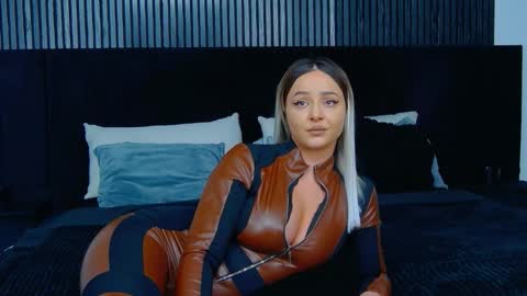 Snapshot of julliamilerrr chatting on 11.19.25 Julia online show from 11.19.25