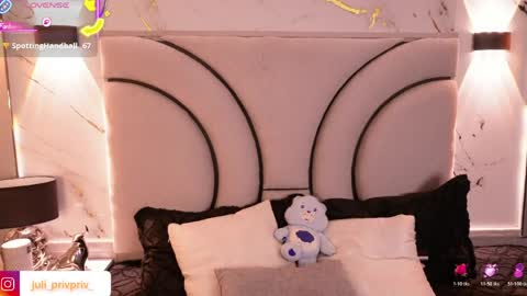 jullianapriv_ online show from 04.06.26