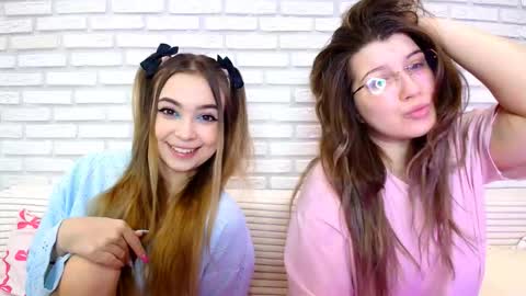 Snapshot of jullymood chatting on 02.19.26 DoubleCherry online show from 02.19.26