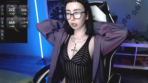 Snapshot of julscinamon chatting on 12.07.24 Baroness Von Cringe online show from 12.07.24