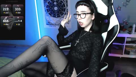 Snapshot of julscinamon chatting on 12.20.24 Baroness Von Cringe online show from 12.20.24