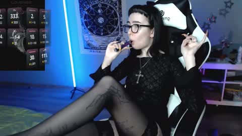 Snapshot of julscinamon chatting on 12.20.24 Baroness Von Cringe online show from 12.20.24