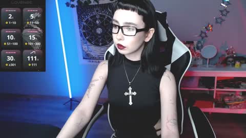 Snapshot of julscinamon chatting on 01.19.25 Baroness Von Cringe online show from 01.19.25