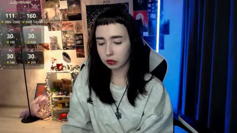 Snapshot of julscinamon chatting on 09.11.25 Baroness Von Cringe online show from 09.11.25