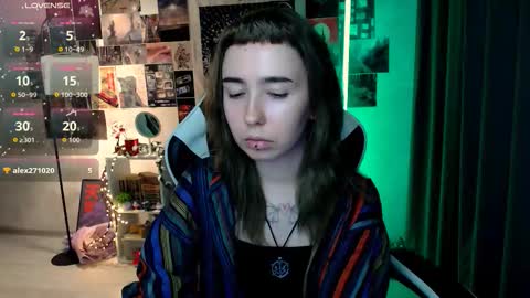 Snapshot of julscinamon chatting on 10.01.25 Baroness Von Cringe online show from 10.01.25