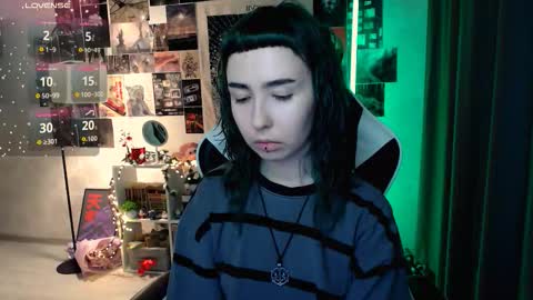 Snapshot of julscinamon chatting on 10.08.25 Baroness Von Cringe online show from 10.08.25