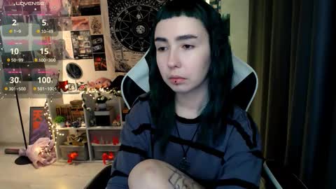 Snapshot of julscinamon chatting on 10.22.25 Baroness Von Cringe online show from 10.22.25