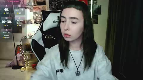 Snapshot of julscinamon chatting on 11.20.25 Baroness Von Cringe online show from 11.20.25