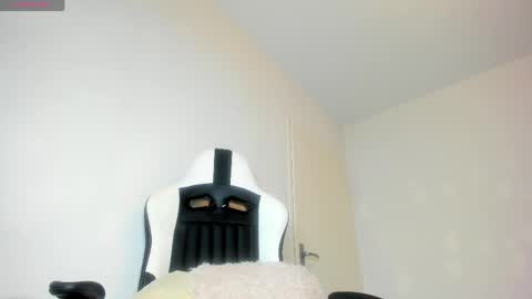 Snapshot of julyssa_sanders chatting on 04.19.26 July online show from 04.19.26