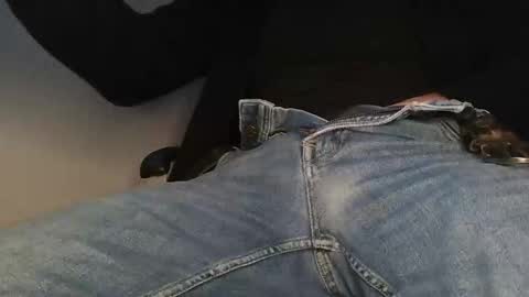 Snapshot of junction1000 chatting on 12.21.25 Gregor online show from 12.21.25