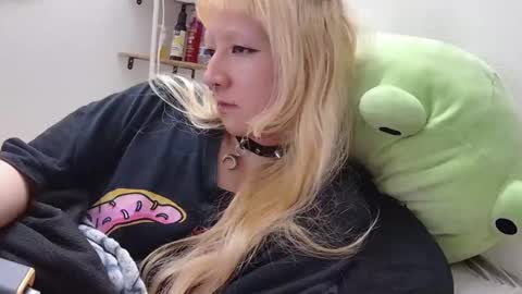 Snapshot of june999bunny chatting on 02.20.26 june999bunny online show from 02.20.26