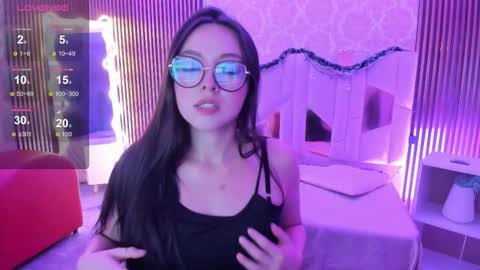 Snapshot of junelle_tay chatting on 12.14.25 JUNELLE online show from 12.14.25