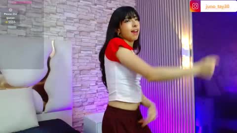 Snapshot of juno_tay chatting on 09.17.25 JUNO online show from 09.17.25