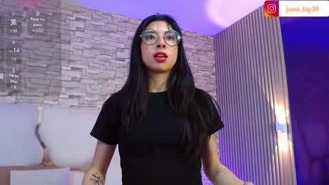 Snapshot of juno_tay chatting on 09.27.25 JUNO online show from 09.27.25