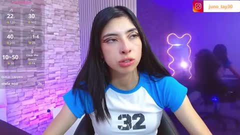 Snapshot of juno_tay chatting on 10.03.25 JUNO online show from 10.03.25