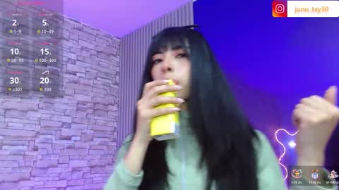 Snapshot of juno_tay chatting on 10.04.25 JUNO online show from 10.04.25