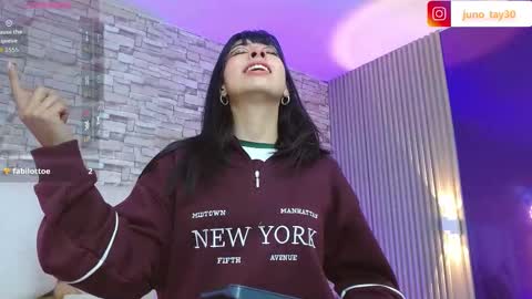 Snapshot of juno_tay chatting on 10.14.25 JUNO online show from 10.14.25