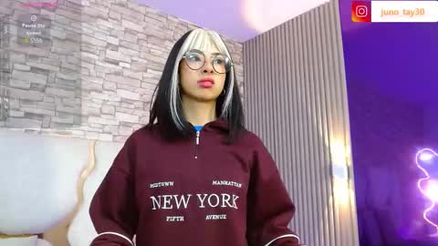 Snapshot of juno_tay chatting on 10.25.25 JUNO online show from 10.25.25