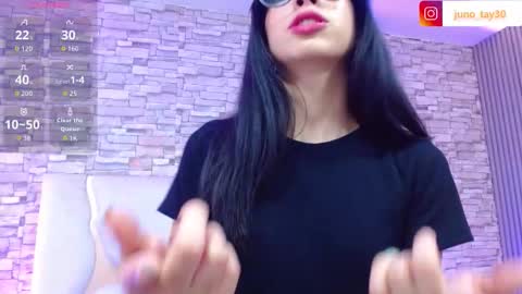 Snapshot of juno_tay chatting on 11.05.25 JUNO online show from 11.05.25