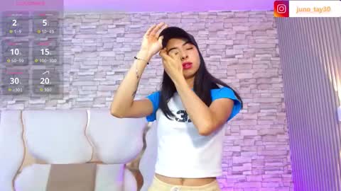 Snapshot of juno_tay chatting on 11.06.25 JUNO online show from 11.06.25