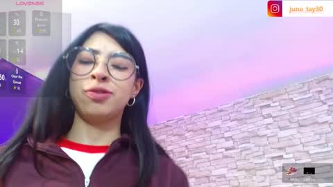 Snapshot of juno_tay chatting on 11.07.25 JUNO online show from 11.07.25