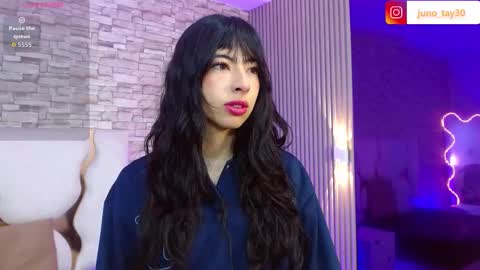 Snapshot of juno_tay chatting on 11.19.25 JUNO online show from 11.19.25